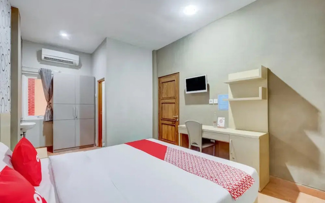 OYO Flagship Tembok Batu Residence