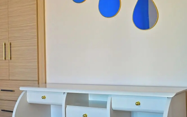 Royal Blue Central House by Checkin