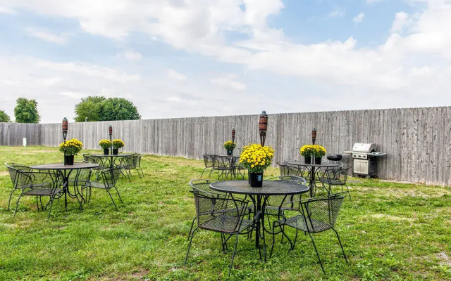 Quality Inn & Suites Mattoon Area