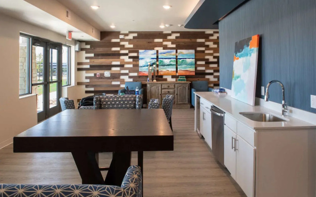 Soka Suites Dallas - Las Colinas