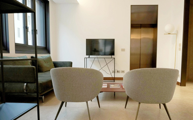 San Babila Modern Apartment