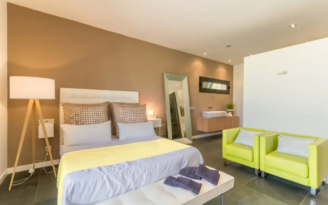Sa Canoveta With Designer Kitchen