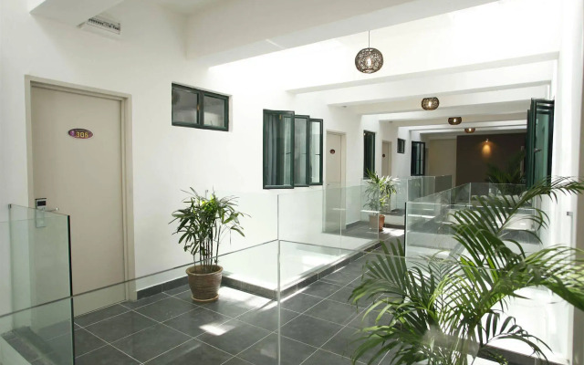 Iris Garden Hotel
