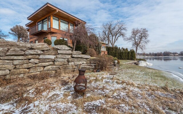 Modern Luxury Furnished, Surrounding St-Lawrence River View, Tranquil