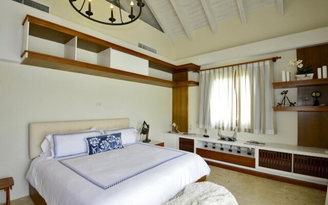 Ocean View 5-bedroom Fully Staffed Tropical Villa