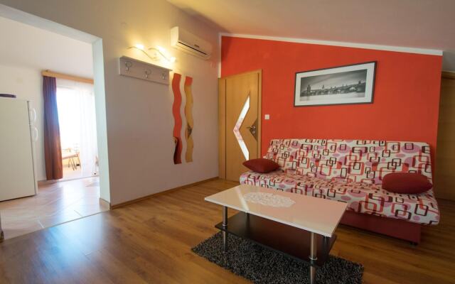 Apartments Mladenka