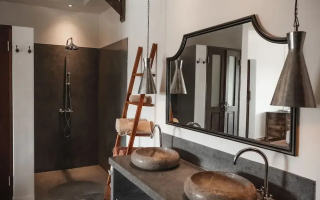 Aram Residence