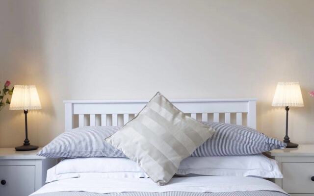 Lynbrook  Guests House