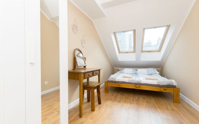 Yellow Apartment Old Town Air Condition