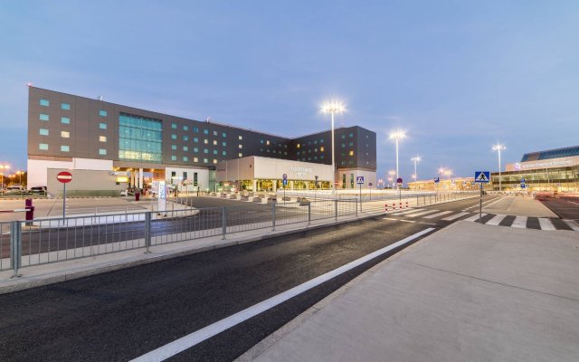 Courtyard by Marriott Warsaw Airport