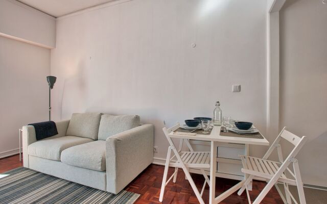 Portuguese Living Columbano Executive