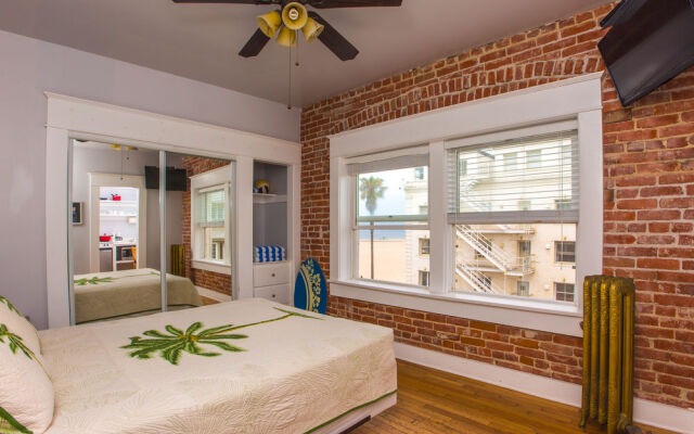Venice Beach Suites  Hotel