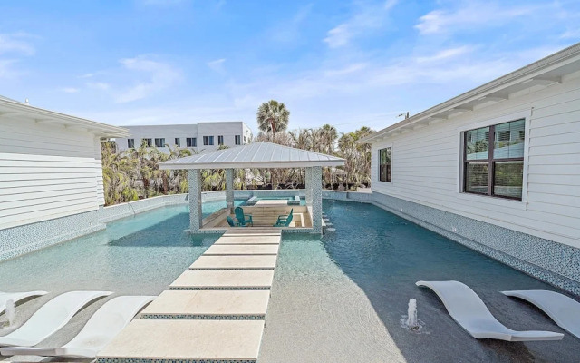 Dream Island 8 Bedroom Home