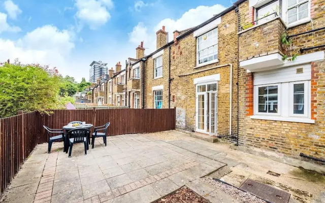 Lovely 2BR Garden Flat in Battersea