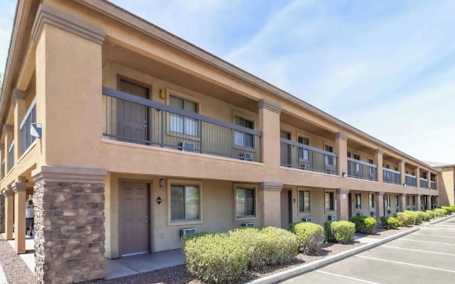Cozy Tolleson Studio with Pool Access