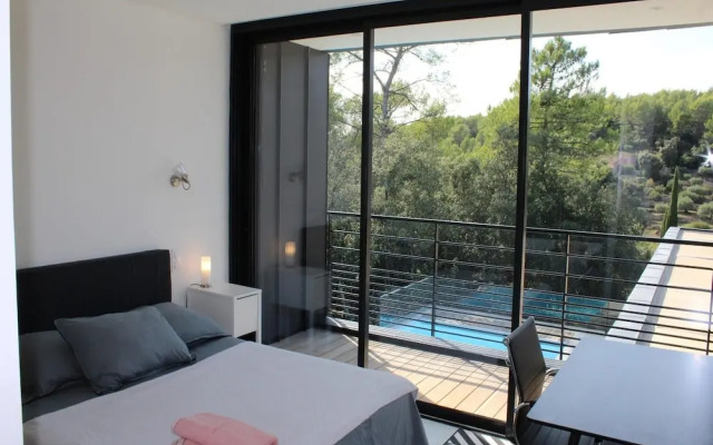 Cosy Holiday Home With Garden in Lorgues