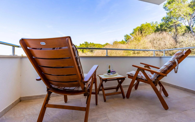 Holiday House emjalemi