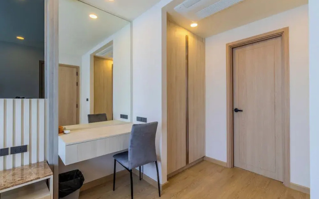 Prime Location 1BR Near Beach Club C240