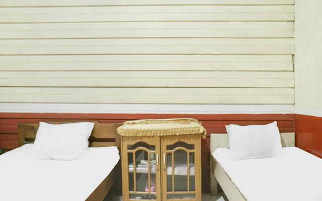SPOT ON 91833 Hotel Anggrek Daqu Syariah Kapuas – Guest Rooms – Kualakapuas