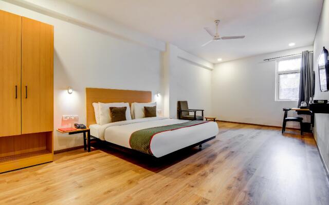 OYO Townhouse 402 HOTEL Santosh Palace