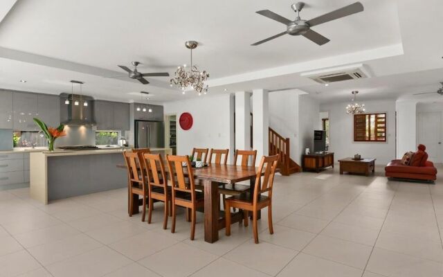 Luxury Home near Marina