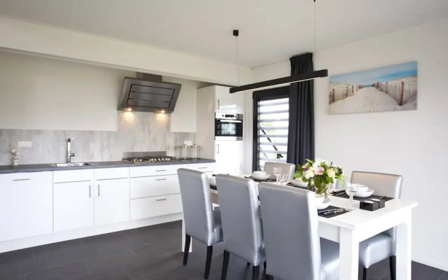 Villa With Roof Terrace Near Veluwemeer