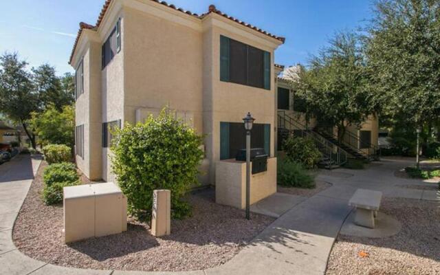 Luxury Paradise Valley Condo, Complete Remodel!