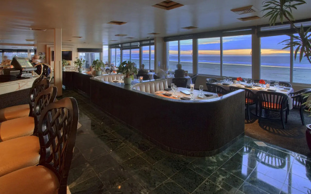 SeaVenture Beach Hotel