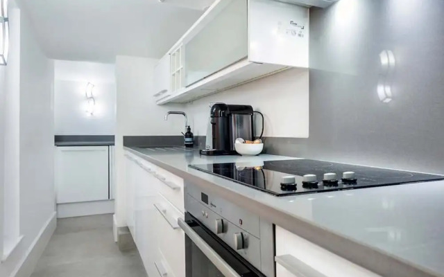 The Urban Minimalist- Notting Hill 2 Bed