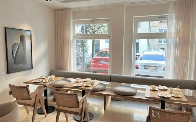 ADELANTE Boutique Hotel