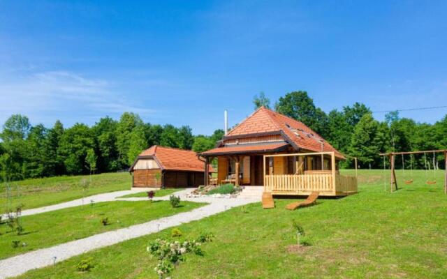 Chalet Markoci With Hot Tub
