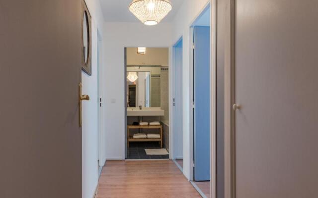 Standing apartment in Disneyland BMYGUEST