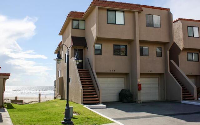 Beachfront 3 BDR Downtown Pismo