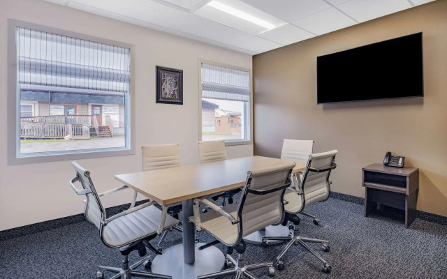 Super 8 by Wyndham Moosonee