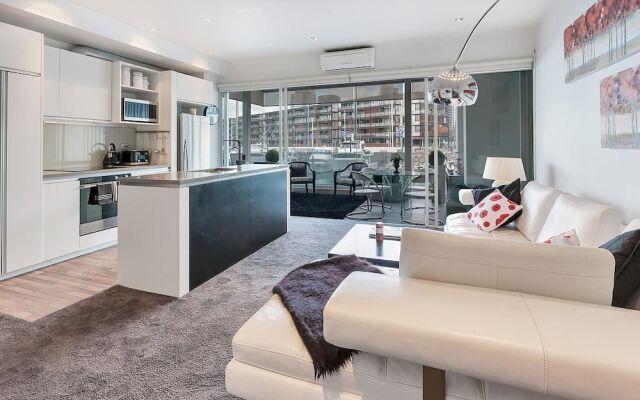 QV Modern Light filled Apartment - 751