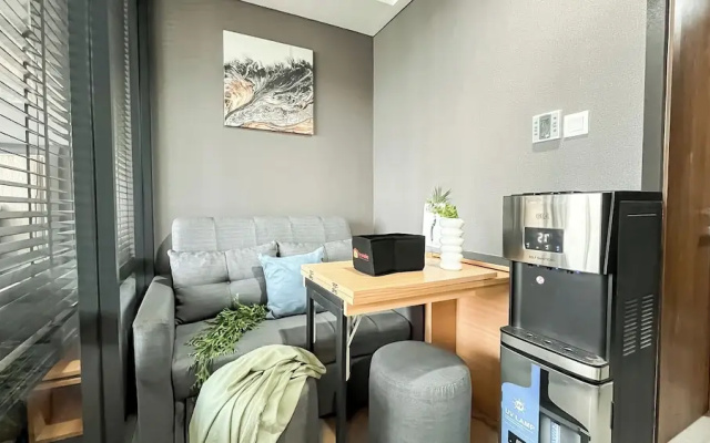 Urban Industrial Touch 1Br Apartment At The Smith Alam Sutera