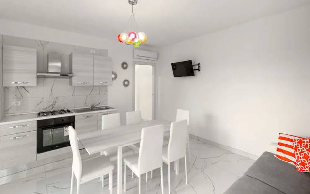 Modern Flat With Shared Pool and Terrace