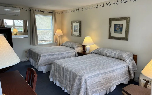 High Tide Inn