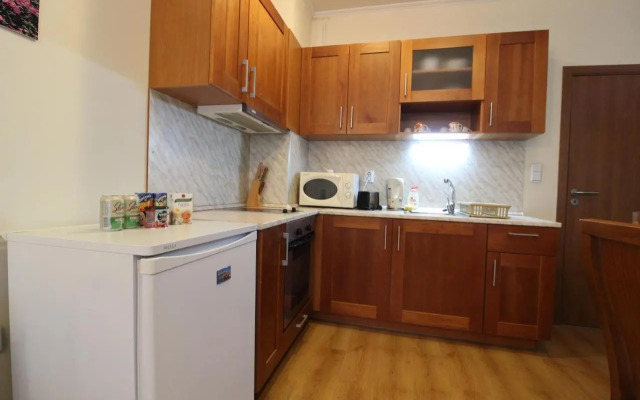 Pine Tree Apartment 3 - B3