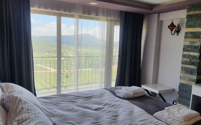 La Vie En Rose Otel by Söğütdağı