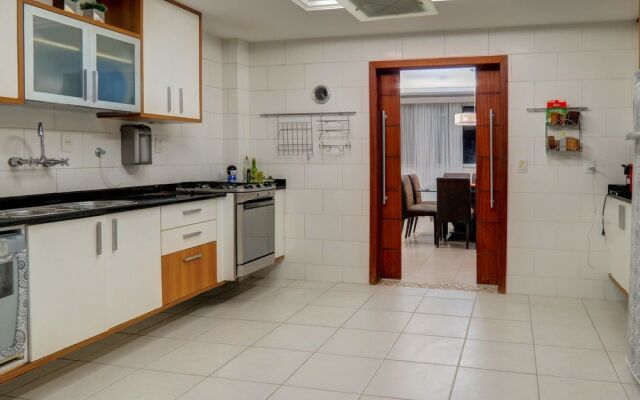 LinkHouse Wonderful Beachfront 4-BDR C11-008