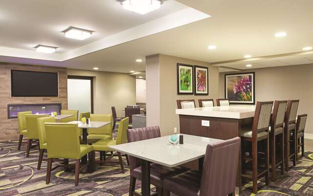 La Quinta Inn & Suites by Wyndham Baltimore BWI Airport