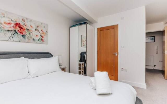 Central Modern Flat Sleeps 6 - Dedicated Parking