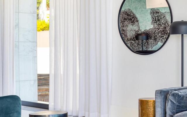 Aurum Allure - Bantry Bay