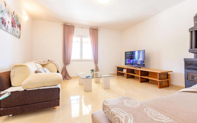 Šjor 2 BDR Apartment w grill