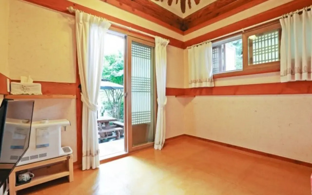 Jeonju Hanok Sukbak Cheheomgwan Pension