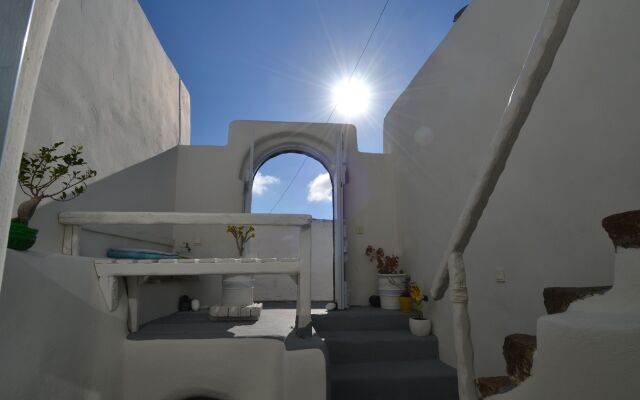 Christina's Cave House