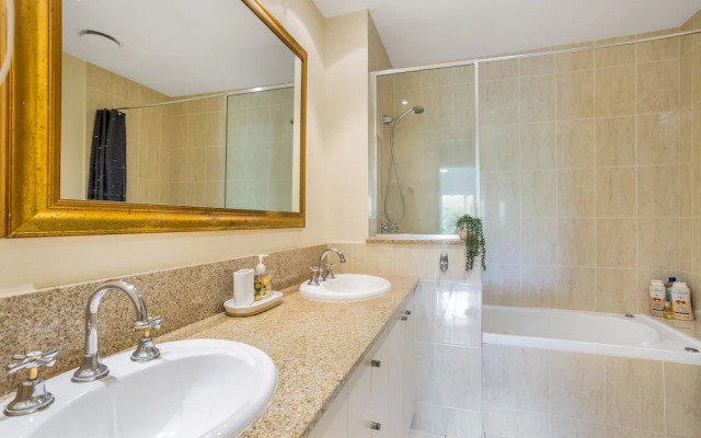 'The Lakes' Flexible One Bedroom