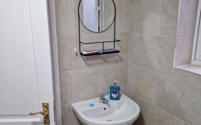 Birtley's Diamond 3 bed Apt, Sleeps 6 Guests