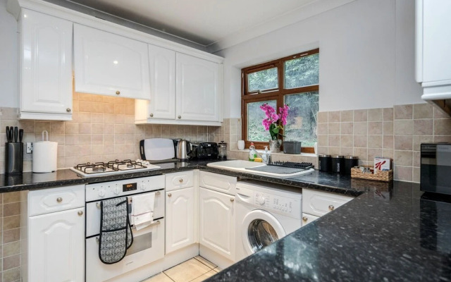 Maidenhead  Pet Friendly  4 Bed House